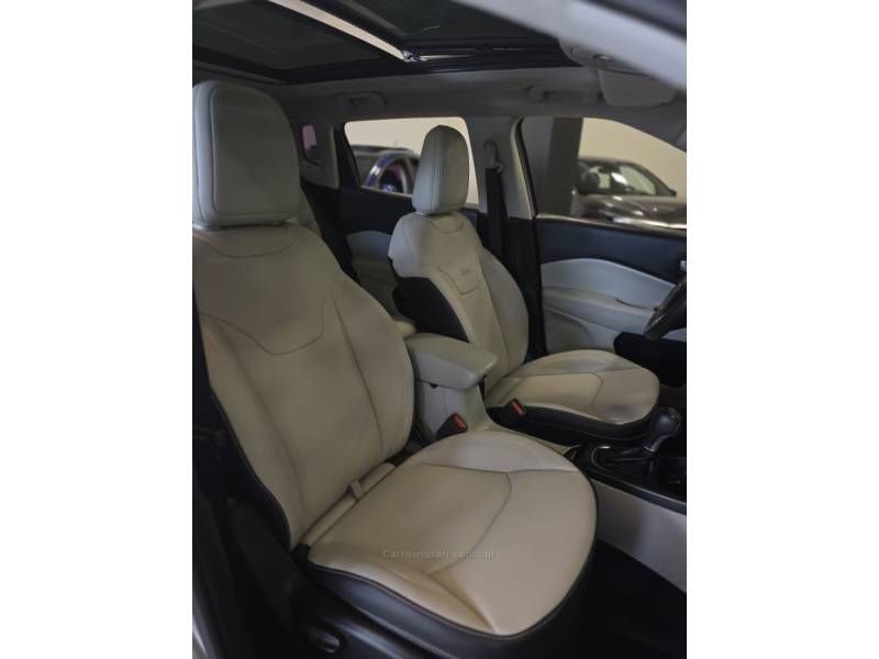JEEP - COMPASS - 2017/2018 - Prata - R$ 112.900,00