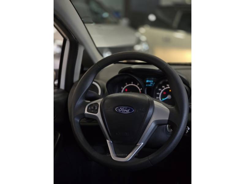 FORD - FIESTA - 2018/2018 - Branca - R$ 59.900,00