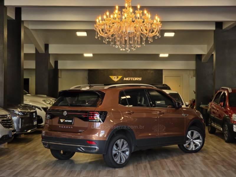 VOLKSWAGEN - T-CROSS - 2019/2020 - Laranja - R$ 115.900,00