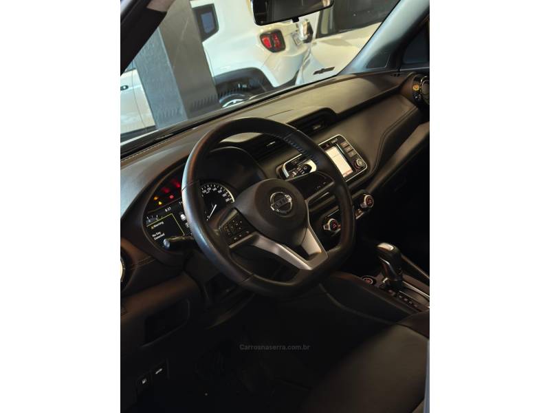 NISSAN - KICKS - 2018/2019 - Preta - R$ 90.900,00